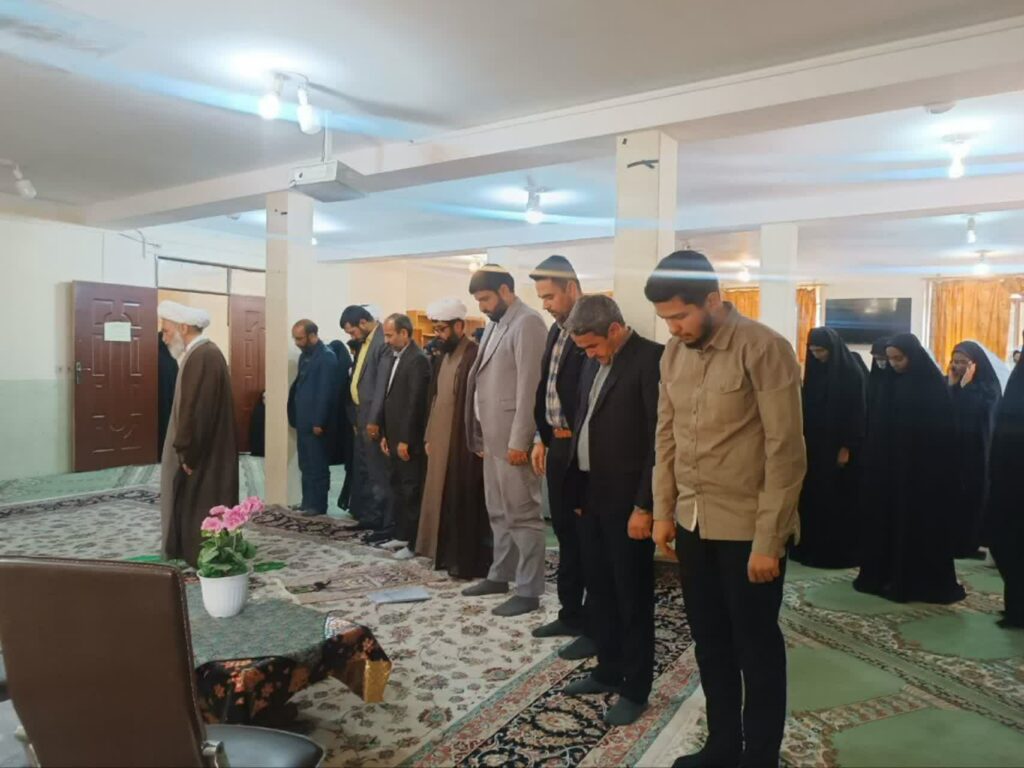 با حضور امام جمعه تایباد نماز ظهر و عصر در دبیرستان حضرت خدیجه کبری(س) برگزار شد
