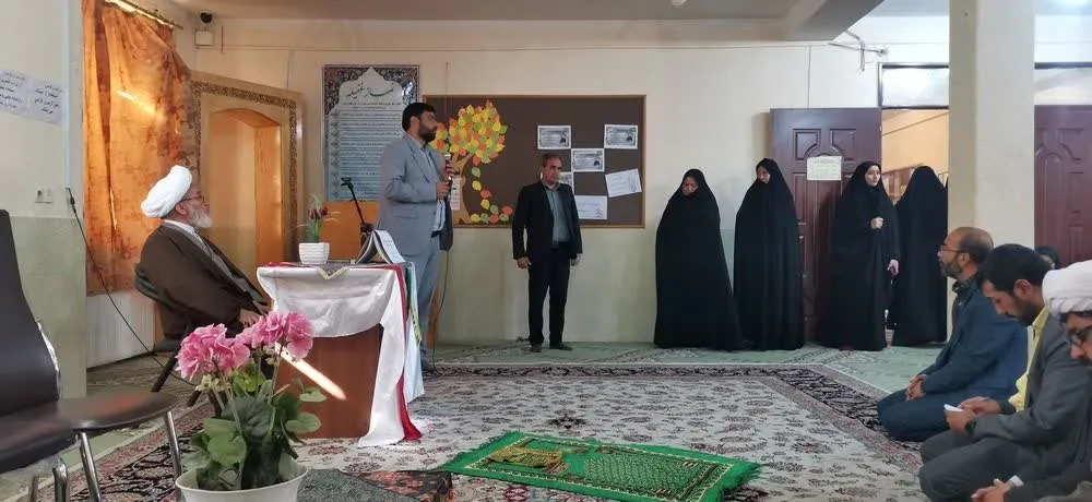 با حضور امام جمعه تایباد نماز ظهر و عصر در دبیرستان حضرت خدیجه کبری(س) برگزار شد