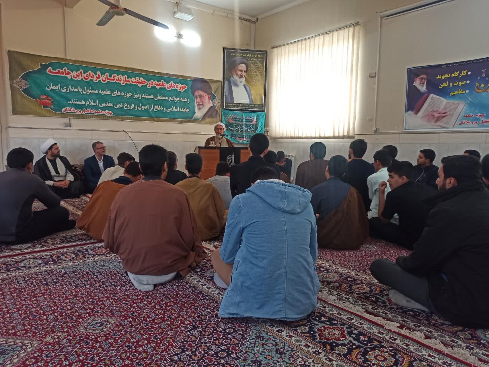 مدیر ستاد اقامه نماز استان در جمع طلاب مدرسه علمیه فضل ابن شاذان نیشابور حضور یافت