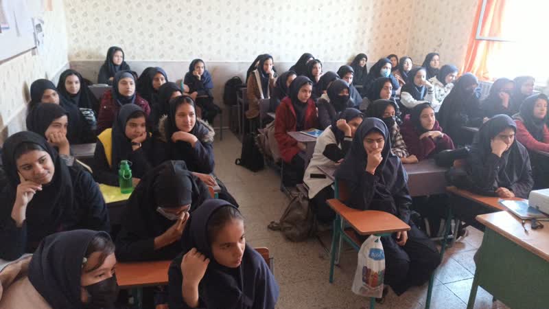 با حضور 650 دانش آموز گفتمان نمازی در منطقه احدآباد مشهد برگزار شد