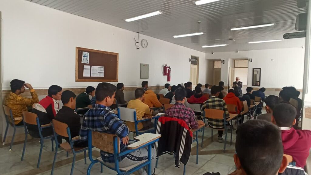 با حضور 650 دانش آموز گفتمان نمازی در منطقه احدآباد مشهد برگزار شد