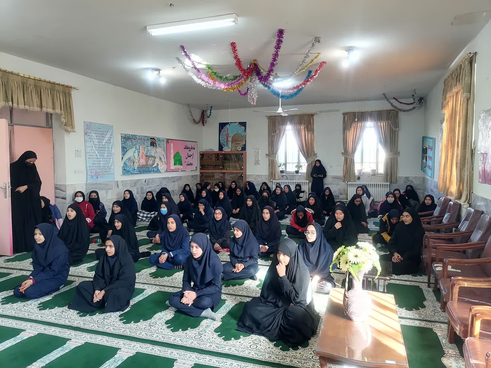با حضور 650 دانش آموز گفتمان نمازی در منطقه احدآباد مشهد برگزار شد
