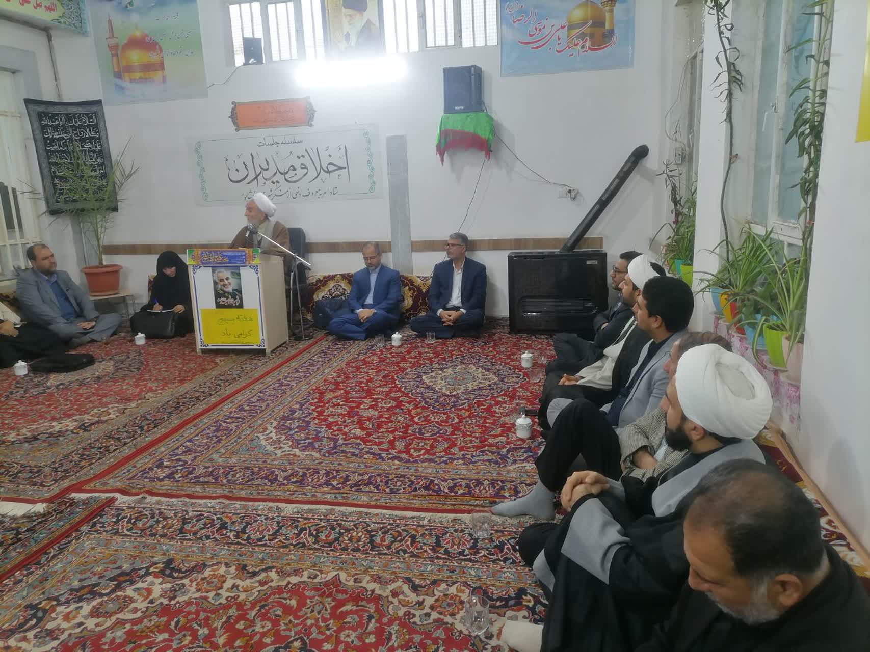 مدیر ستاد اقامه نماز استان در جلسه اخلاق مدیران شهرستان نیشابور شرکت کرد