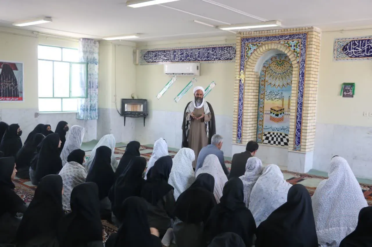 نشست دانش آموزی با حضور امام جمعه فارس
