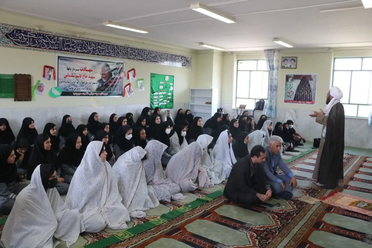 نشست دانش آموزی با حضور امام جمعه فارس