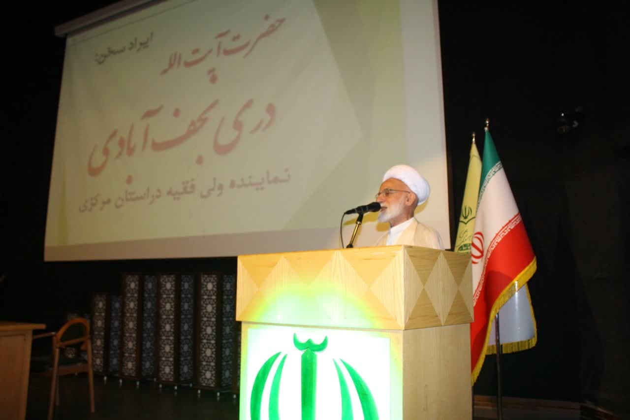 تبلیغ لسانی برای تربیت نسل دینی کافی نیست