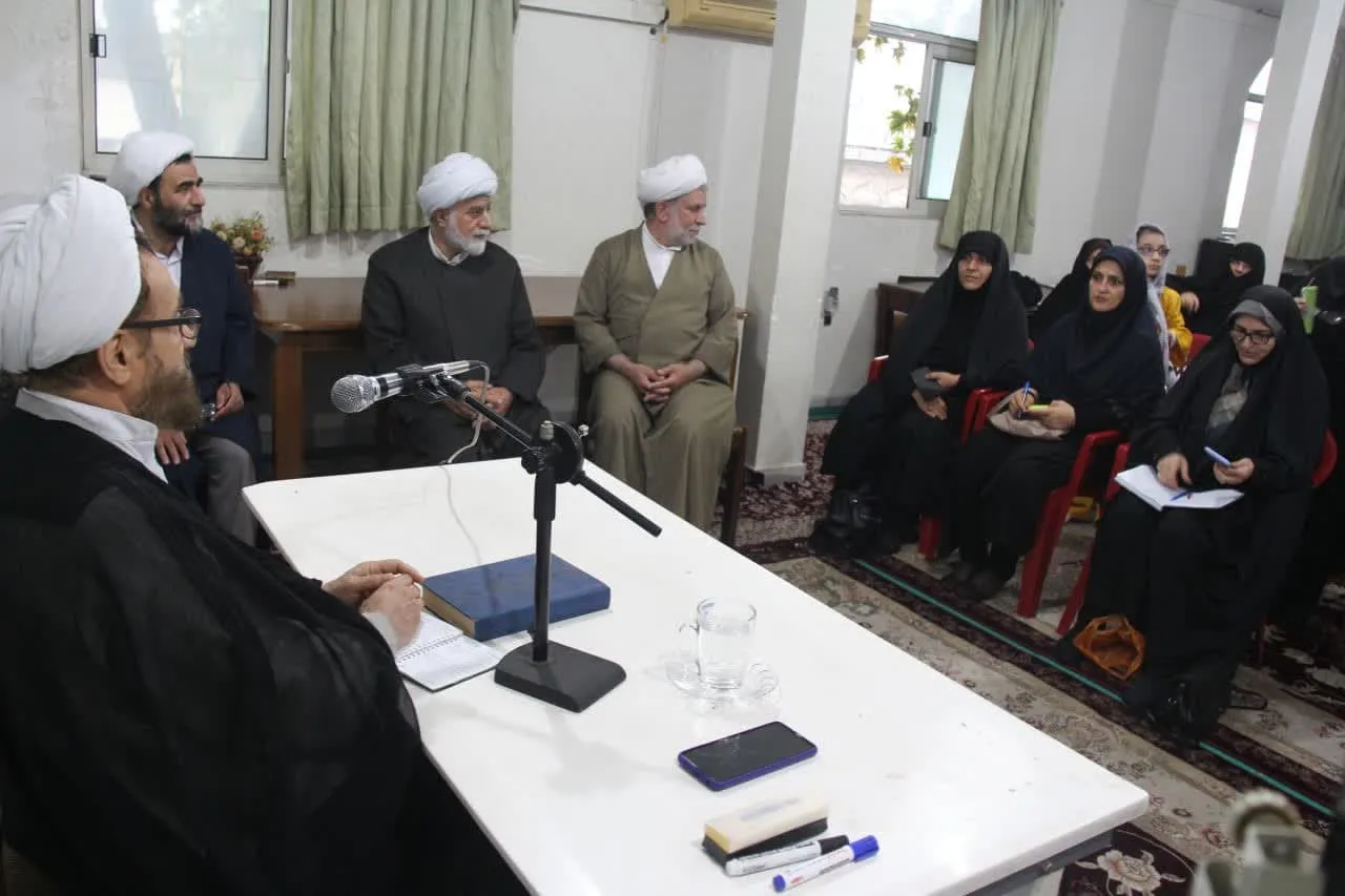 جلسه آموزش همگانی نماز ویژه بانوان خانه دار در ساري برگزار شد