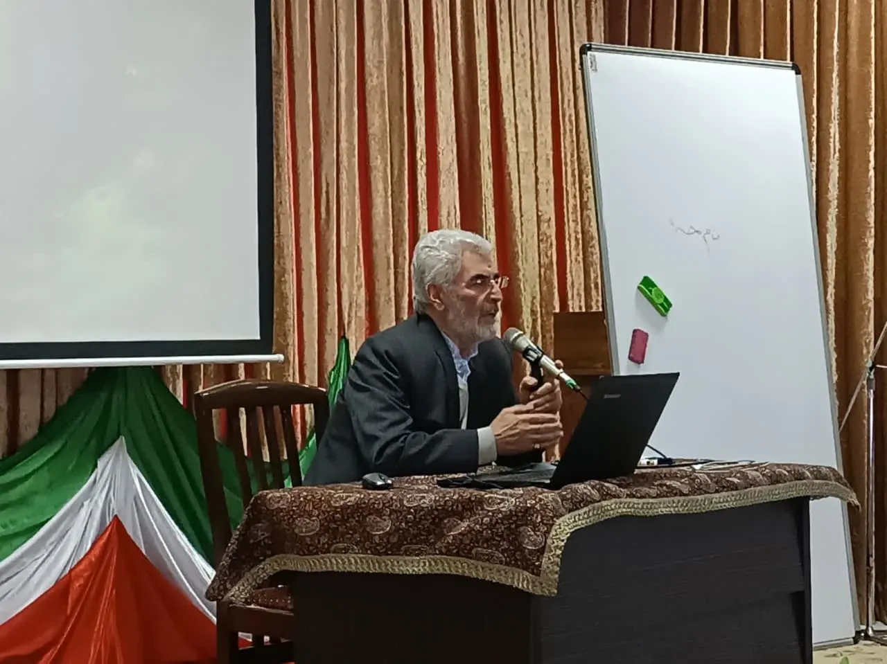 دوره آموزشی نماز مدیران مدارس متوسطه اردبیل