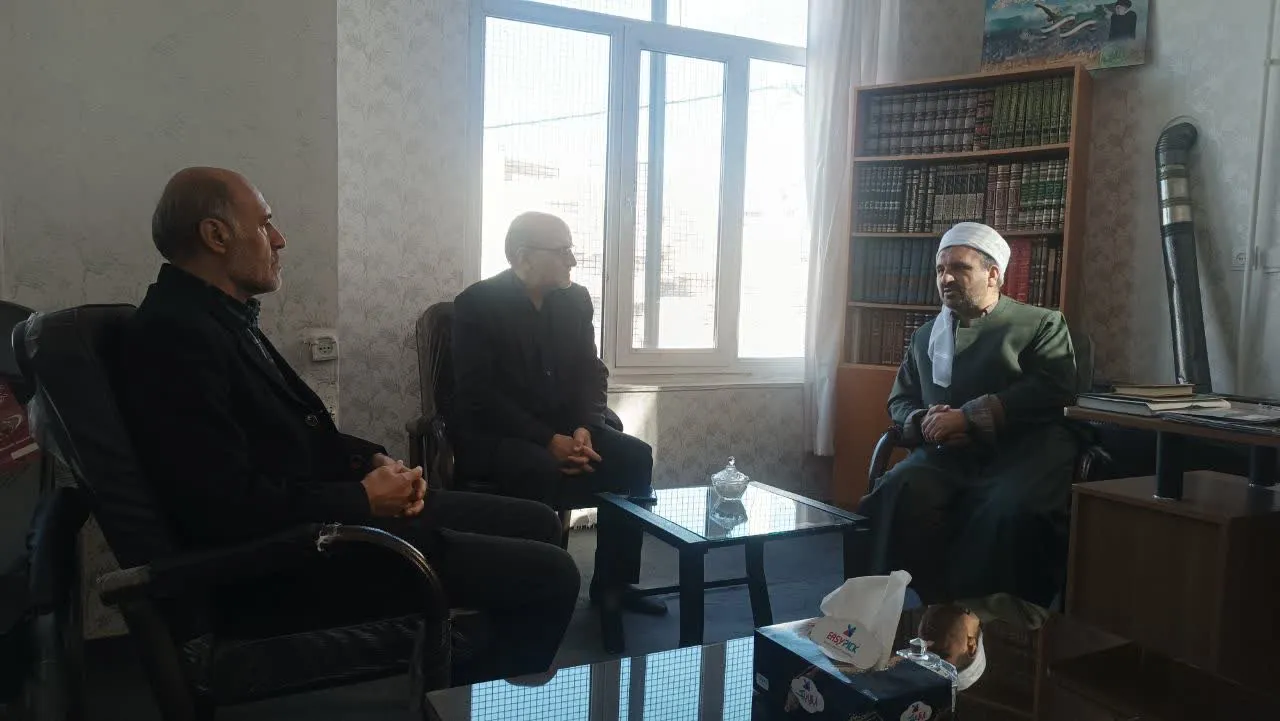مدیر ستاد اقامه نماز استان کردستان با امام جمعه دیواندره دیدار کرد