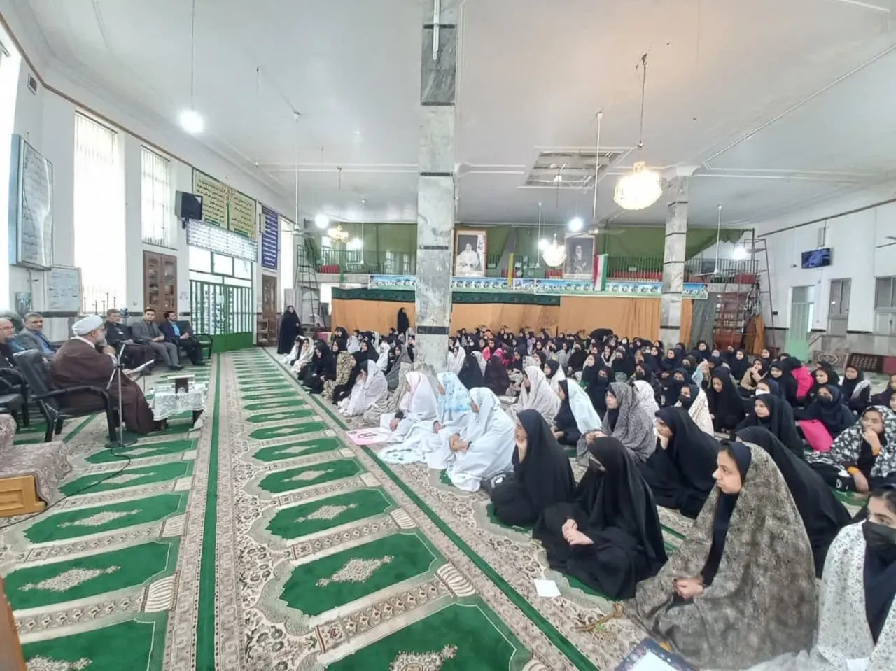 گفتمان دانش آموزی با موضوع نماز در حسینیه اعظم آزادشهر