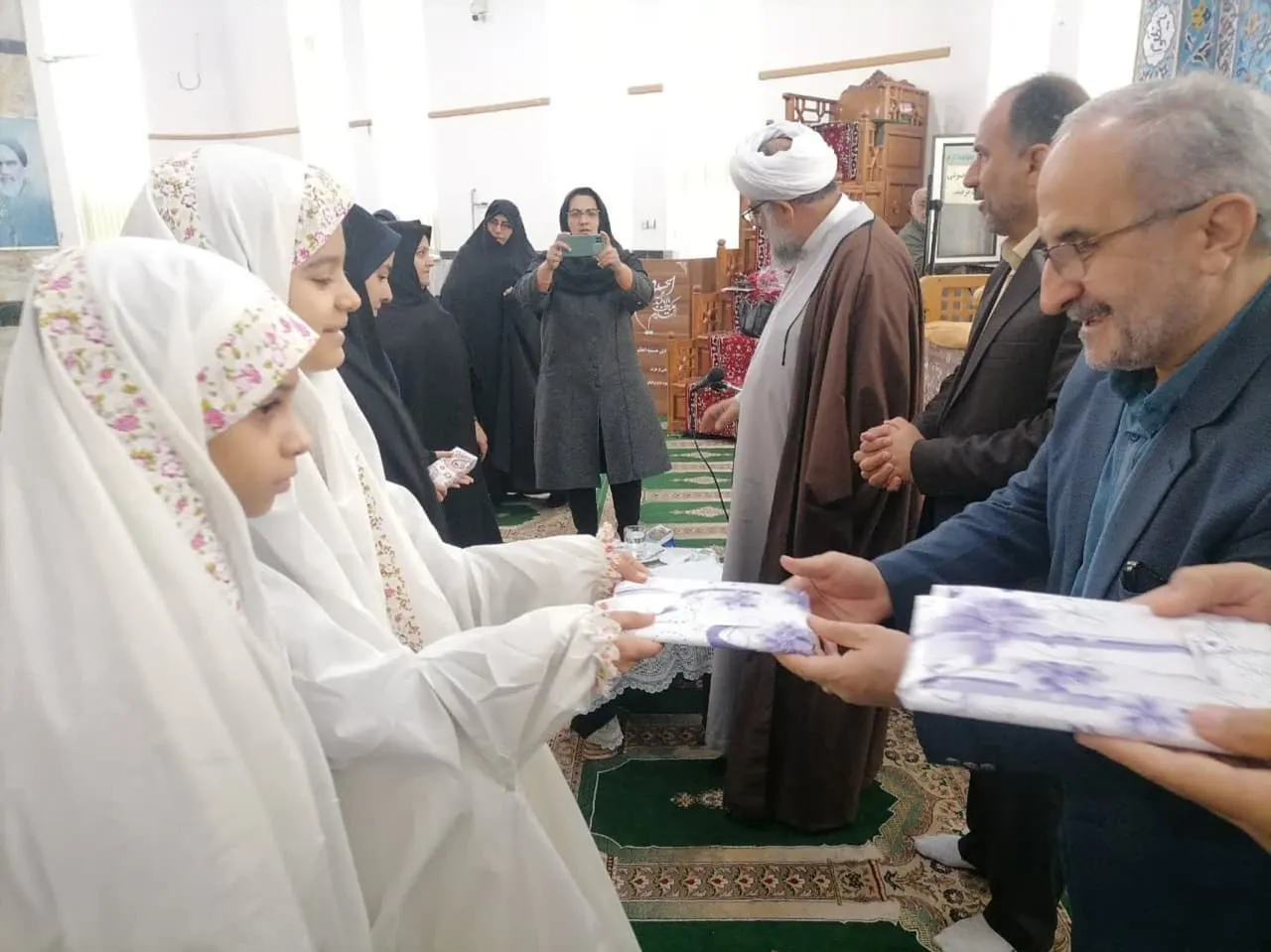گفتمان دانش آموزی با موضوع نماز در حسینیه اعظم آزادشهر