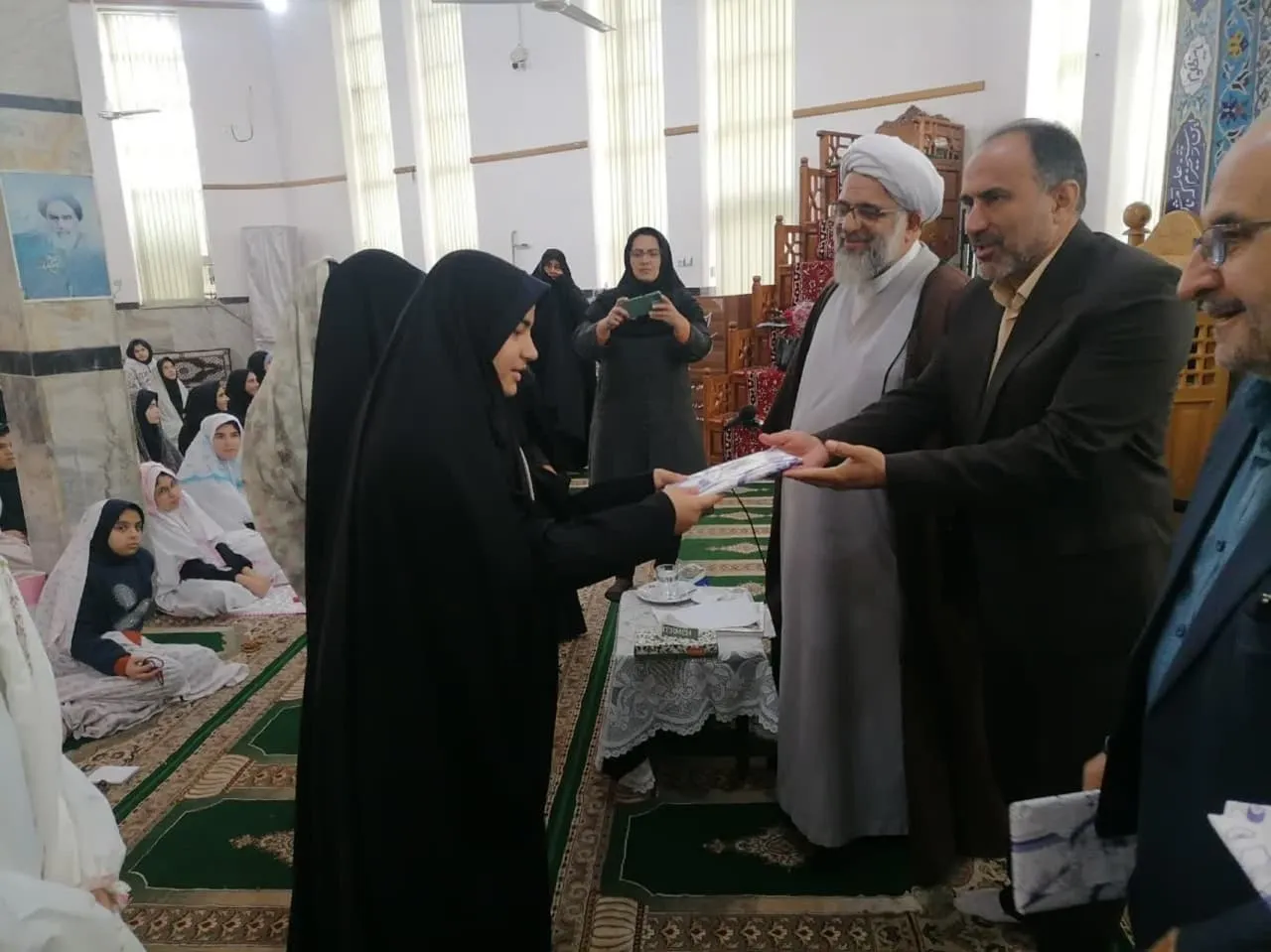 گفتمان دانش آموزی با موضوع نماز در حسینیه اعظم آزادشهر