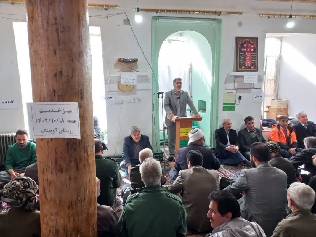 فرماندار سنندج در نماز جمعه روستای اویهنگ شرکت کرد