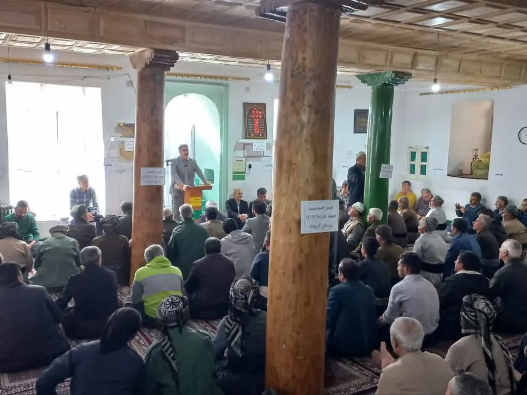 فرماندار سنندج در نماز جمعه روستای اویهنگ شرکت کرد