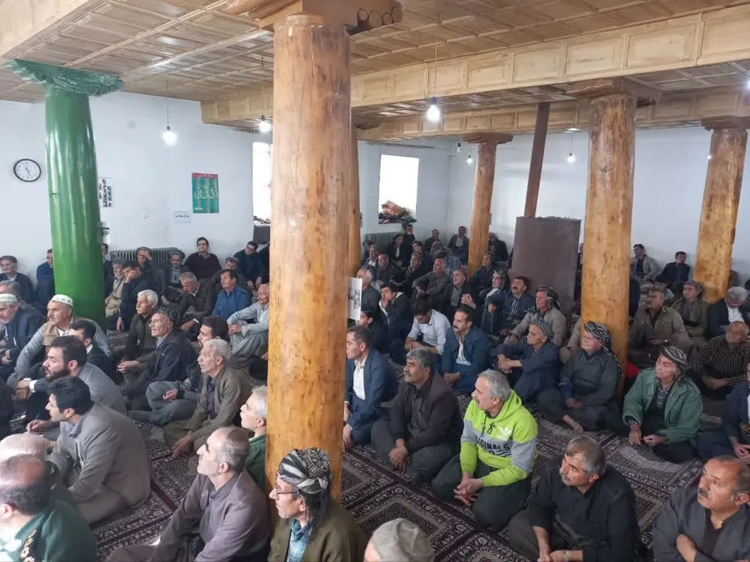 فرماندار سنندج در نماز جمعه روستای اویهنگ شرکت کرد