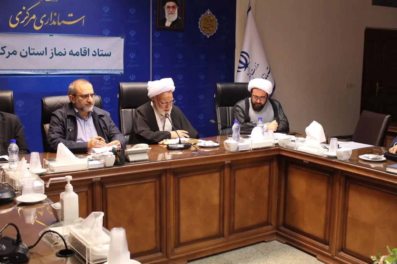 امر نماز باید جدی گرفته شود و در رأس همه کارها باشد