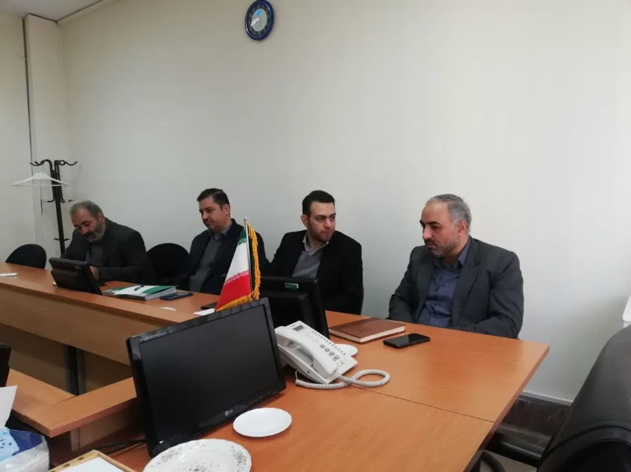 مدیر روابط عمومی ستاد اقامه نماز با اشاره به اینکه سخنان مقام معظم رهبری در حوزه نماز یک دایره المعارف کامل در این حوزه است، اظهار کرد: در همین راستا هر روز یک مسابقه پیامکی از همین سخنان برگزار میشود.