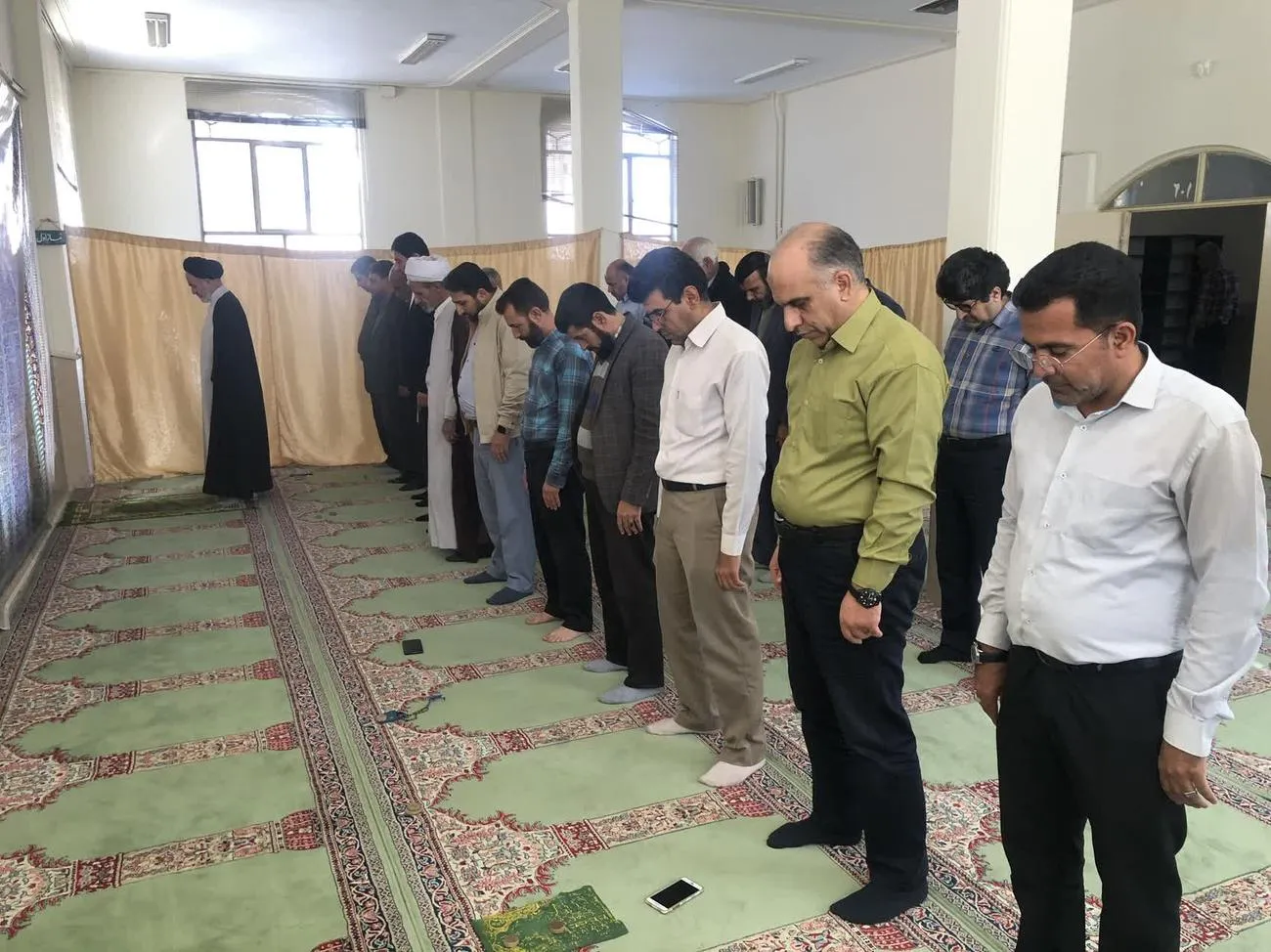 اقامه نماز وحدت بخش ادارات شهرستان رفسنجان در کمیته امداد امام خمینی رفسنجان