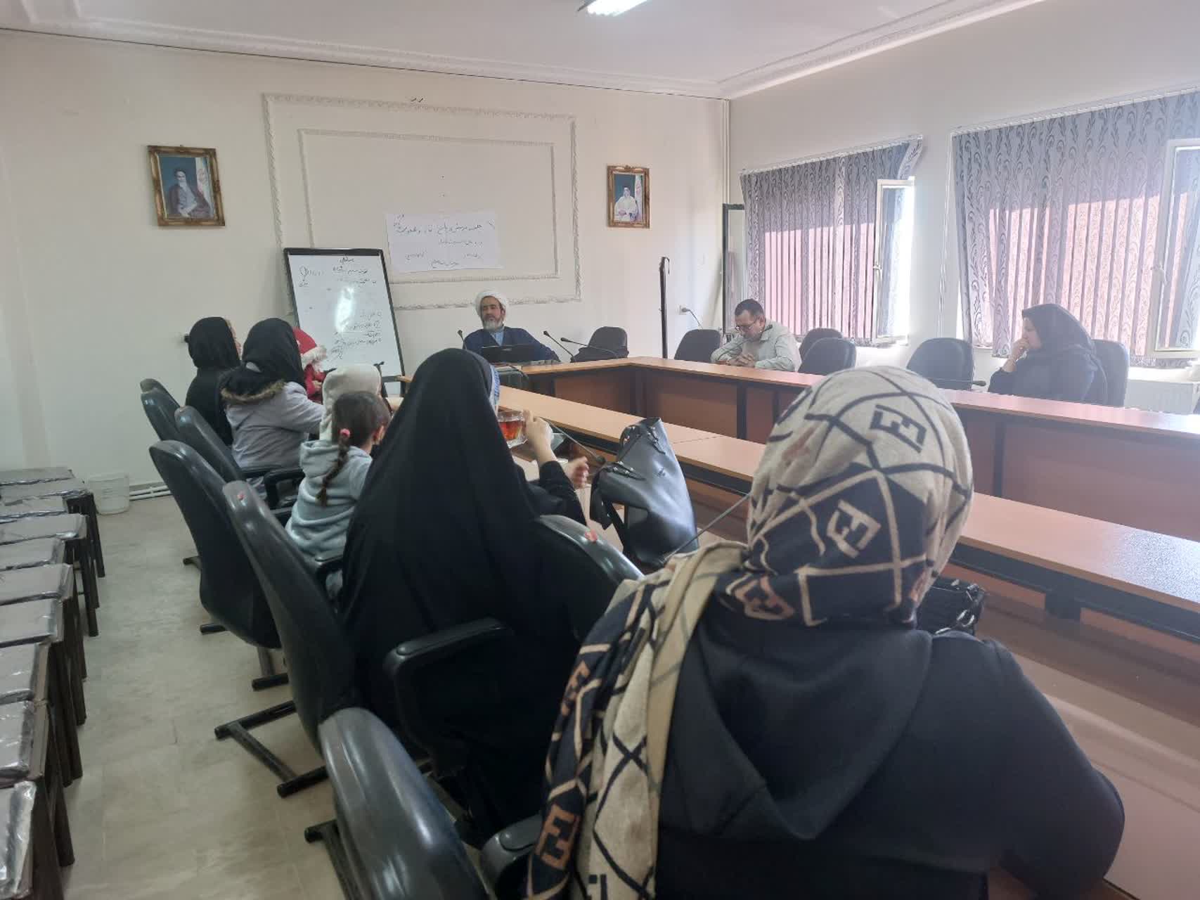 دوره آموزشی نماز و مهدویت در شهرستان ساوجبلاغ برگزار شد