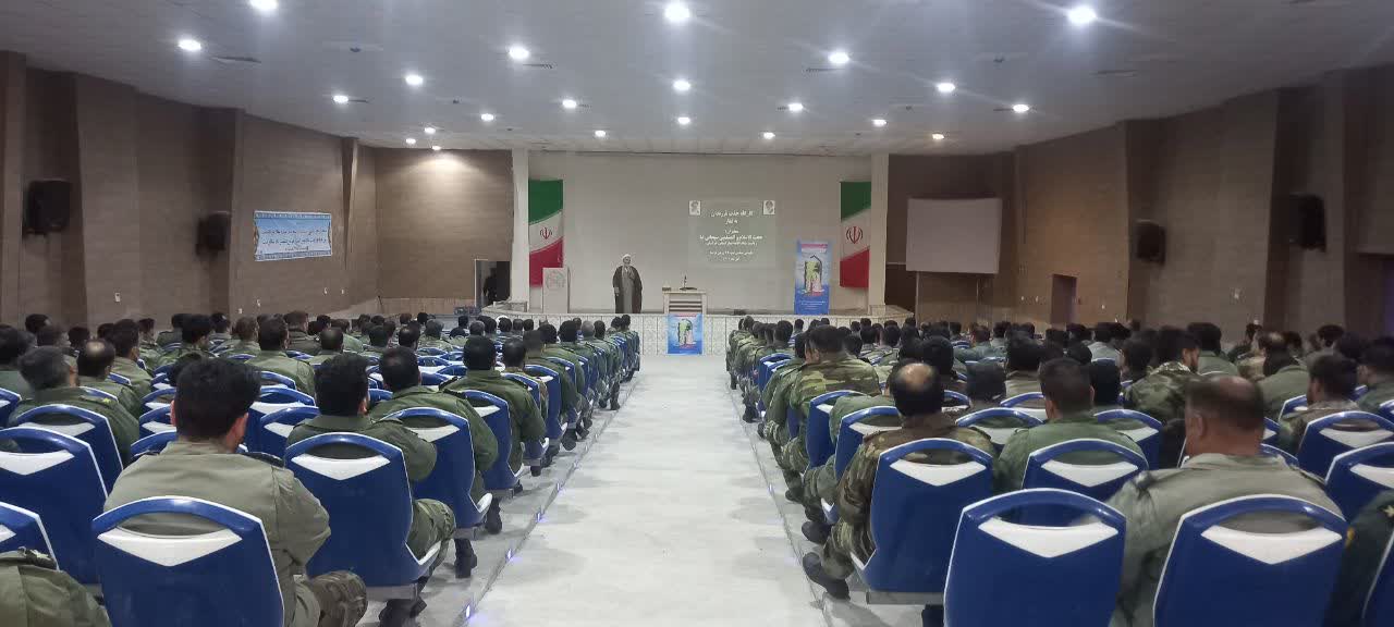 مدیر ستاد اقامه نماز خراسان رضوی در جمع پرسنل تیپ زرهی ارتش تربت جام شرکت کرد