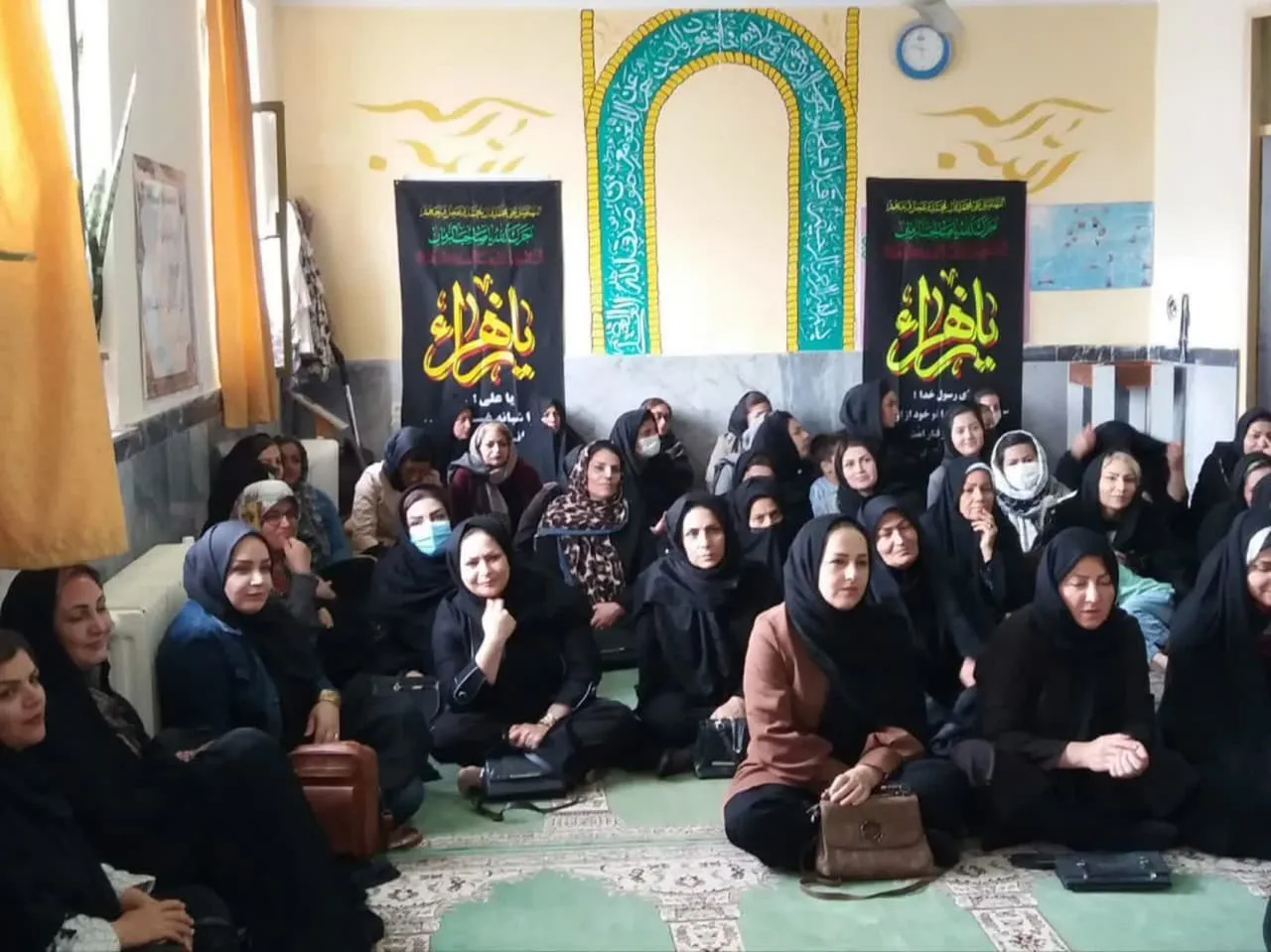 نشست شیوههای دعوت فرزندان به نماز در شهرستان ایوان برگزار شد