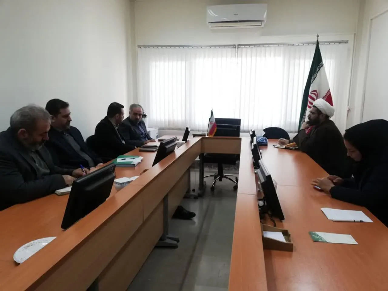 استفاده از دیوارنگاره ولیعصر برای تبلیغات اجلاس سراسری نماز