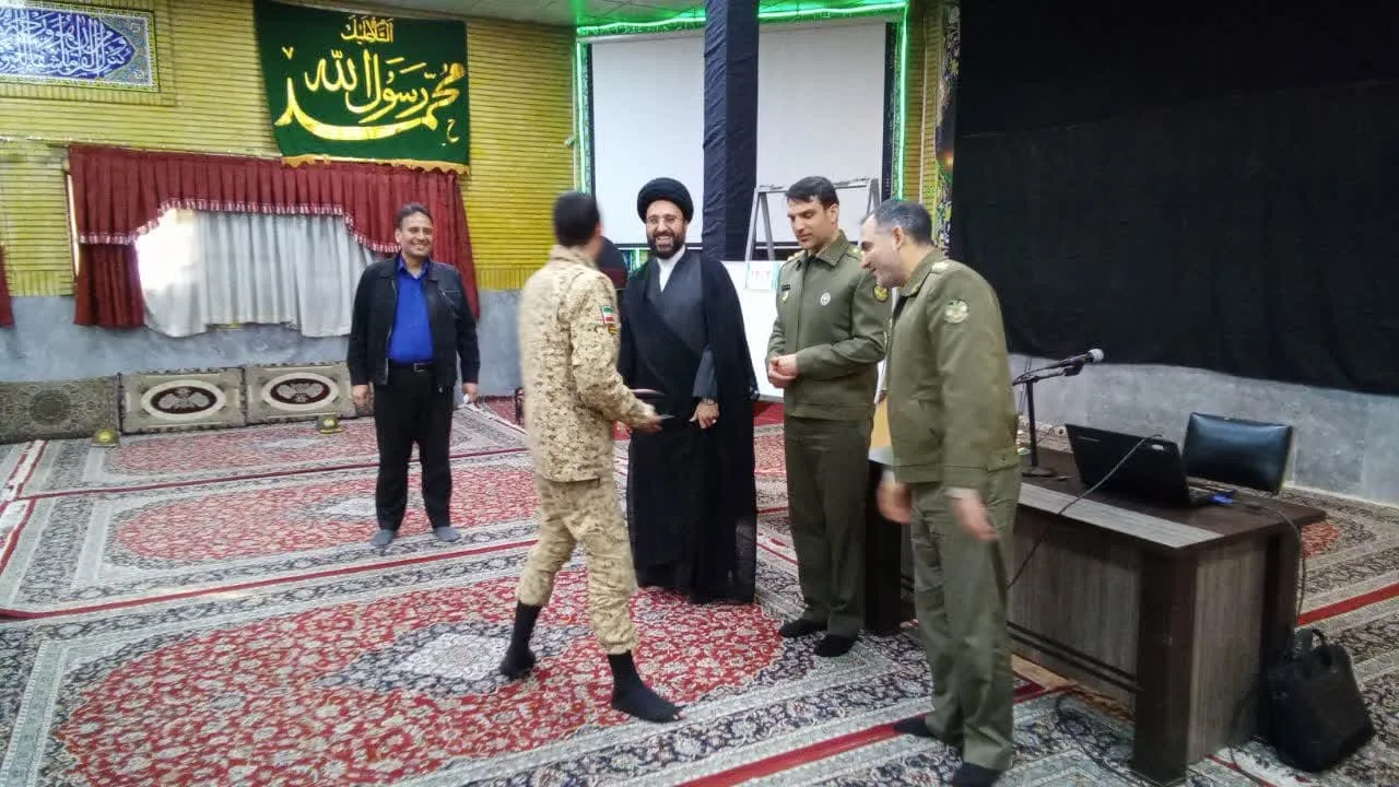 کارگاه آموزشی شیوه های جذب کارکنان وظیفه به نماز مرکز بهداشت ، امداد و درمان شهید احمد هجرتی نزاجا