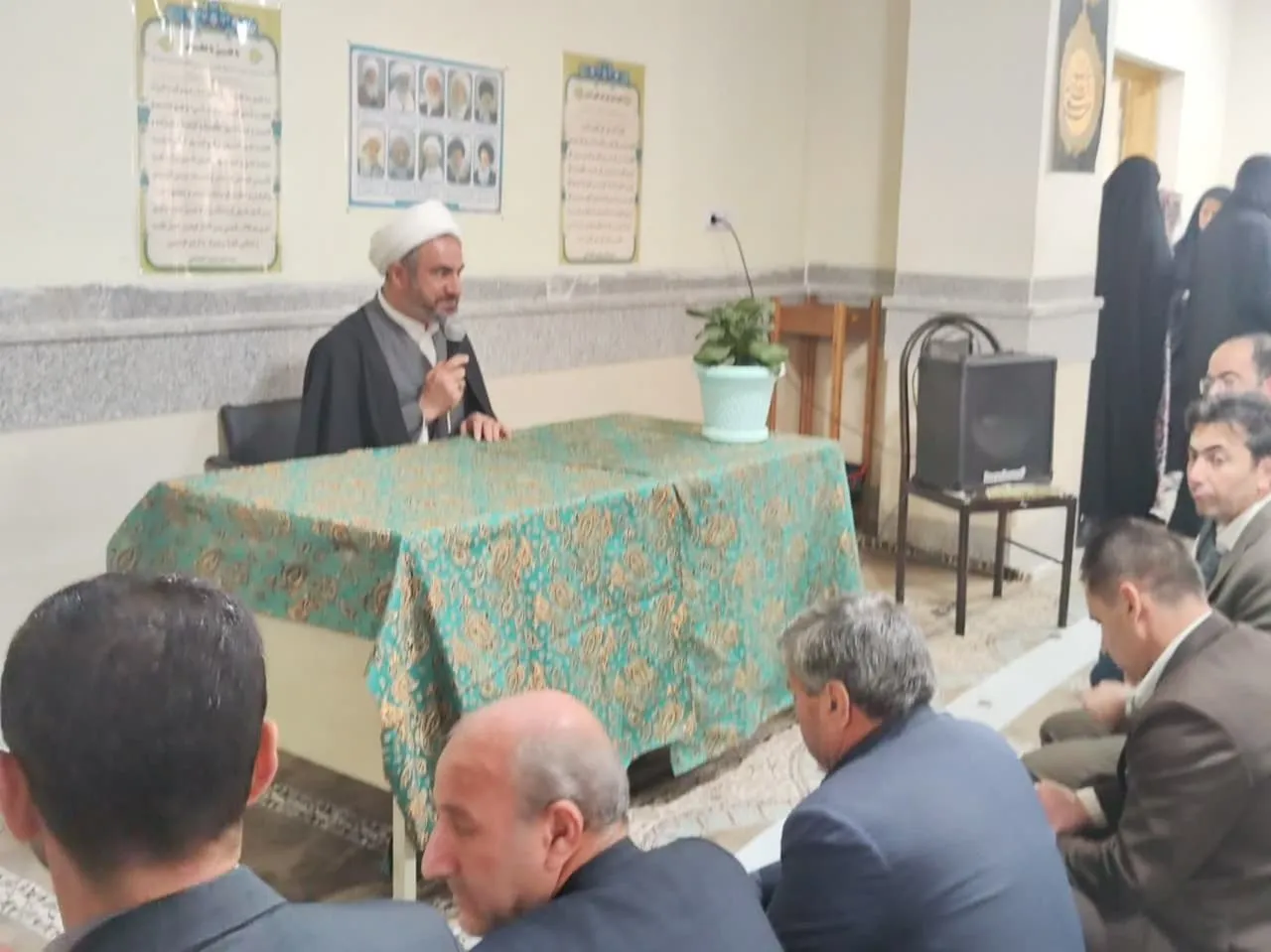 زنگ نماز در مدرسه شهید صابری شهر ایلام نواخته شد