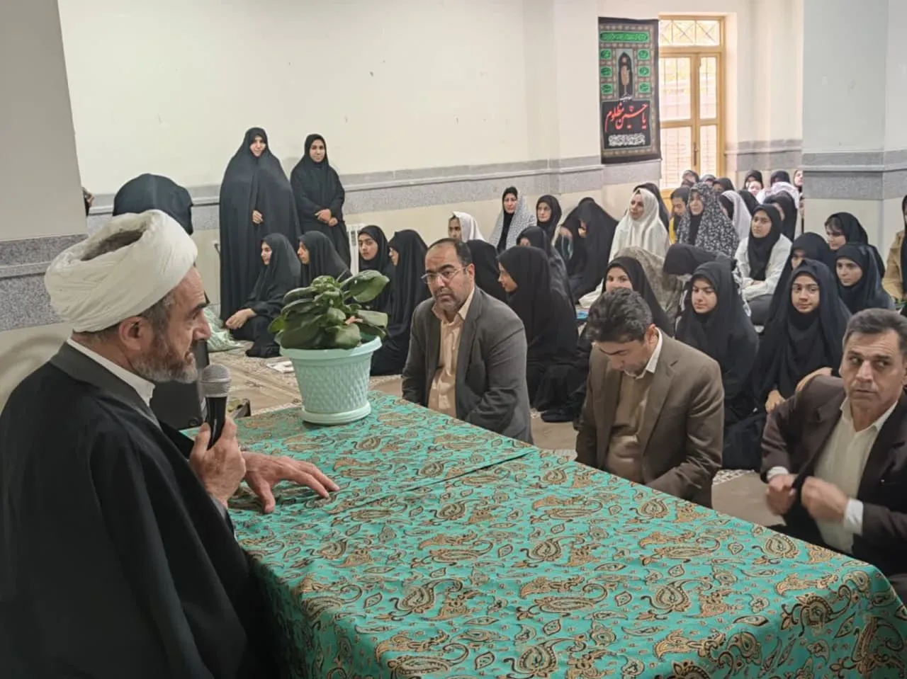 زنگ نماز در مدرسه شهید صابری شهر ایلام نواخته شد