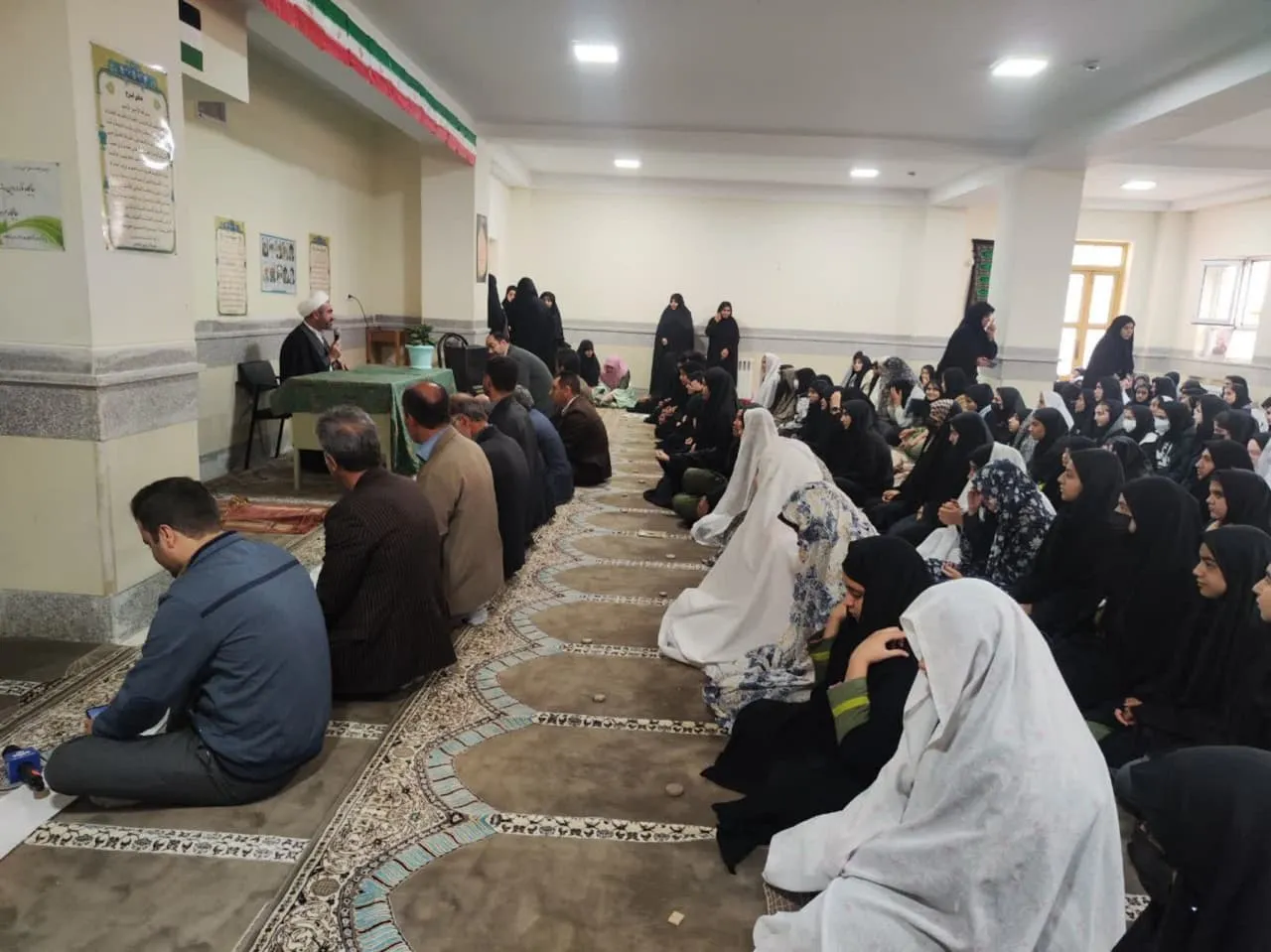 زنگ نماز در مدرسه شهید صابری شهر ایلام نواخته شد