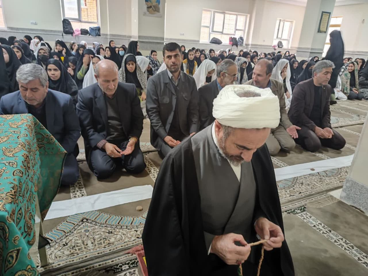 زنگ نماز در مدرسه شهید صابری شهر ایلام نواخته شد
