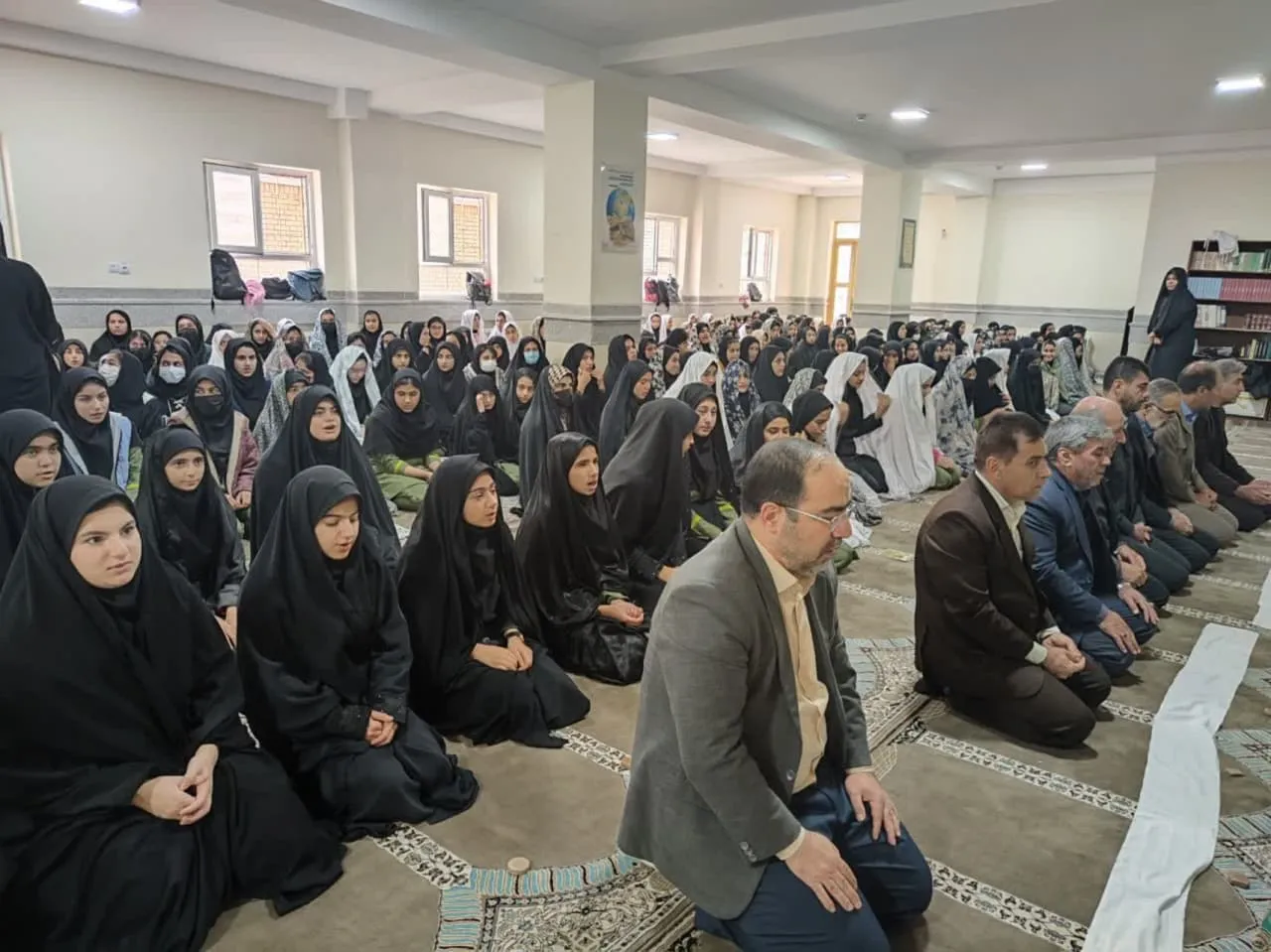 زنگ نماز در مدرسه شهید صابری شهر ایلام نواخته شد