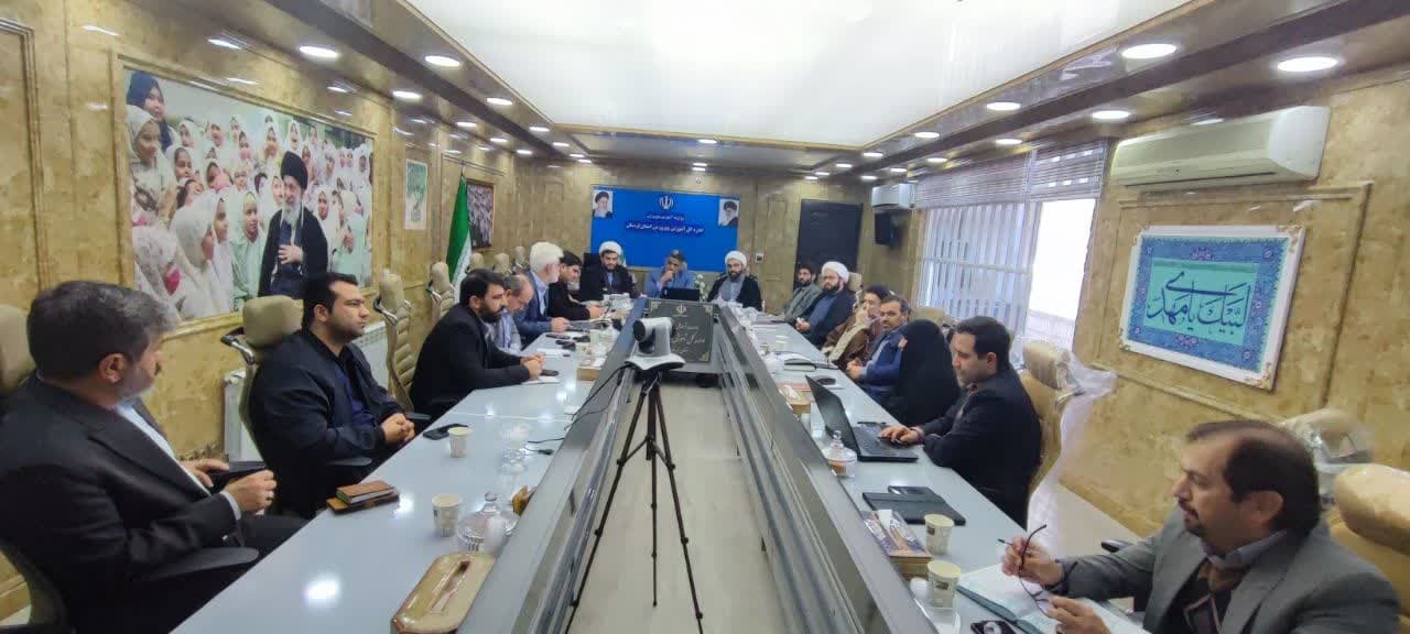 برگزاری نشستی برای بررسی وضعیت اقامه نماز مدارس علوم و معارف اسلامی استان