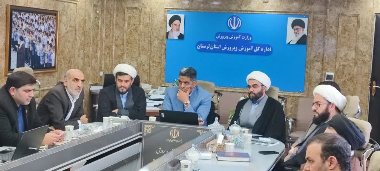 برگزاری نشستی برای بررسی وضعیت اقامه نماز مدارس علوم و معارف اسلامی استان