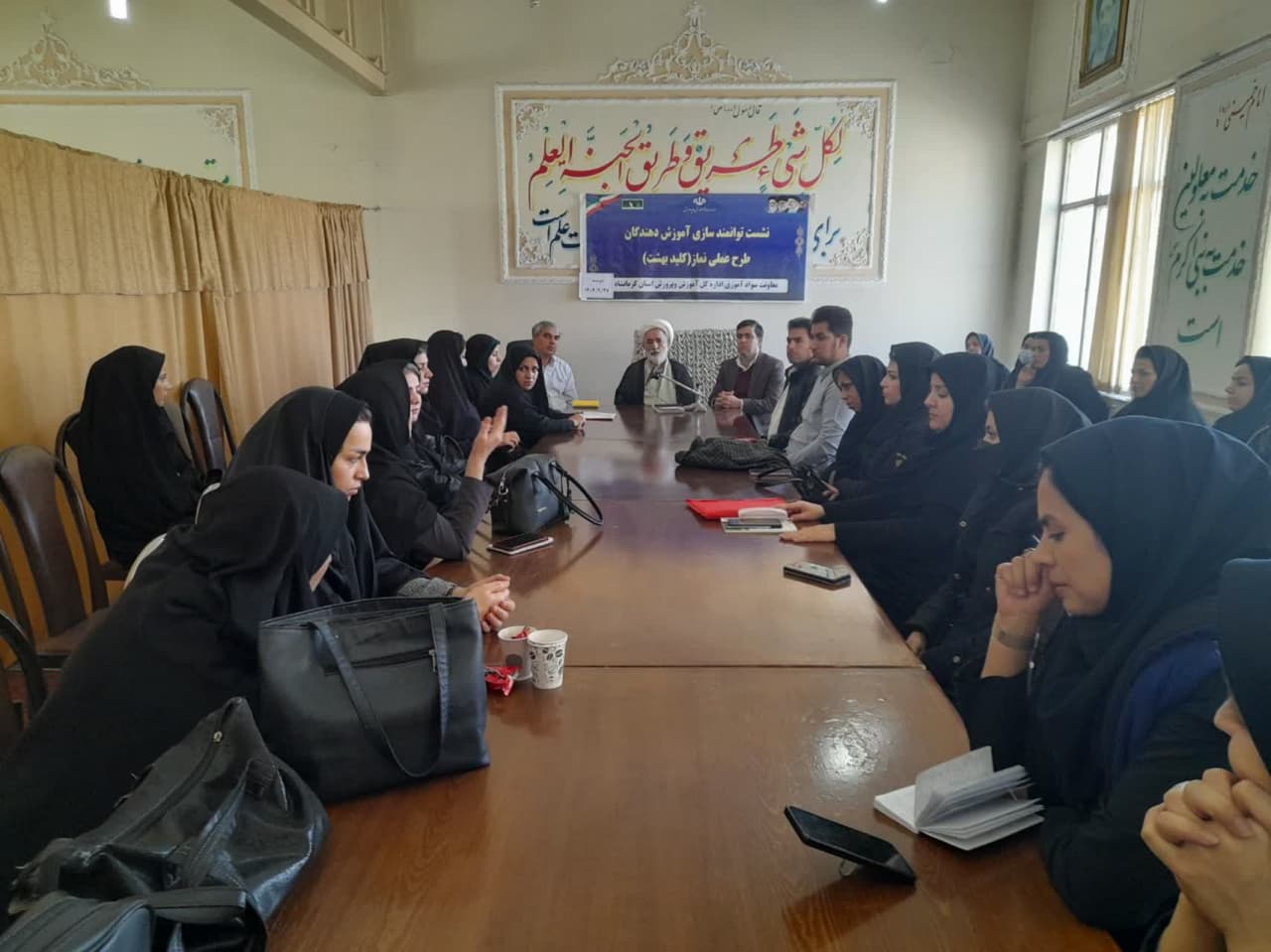 طرح «نماز، کلید بهشت» با موضوع آموزش عملی نماز با همکاری معاونت سوادآموزی با حضور مدیر ستاد اقامه نماز استان کرمانشاه برگزار شد.