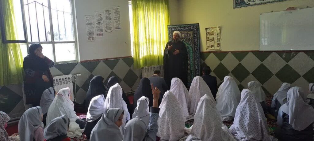 هفتمین جلسه هیات اندیشه ورز نماز در مدرسه غیر دولتی سما شهرستان بیرجند برگزار شد.