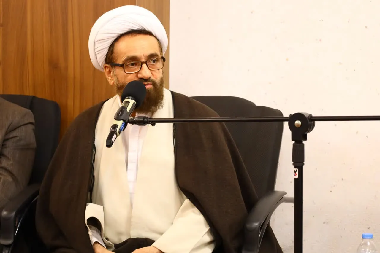 مدير ستاد اقامه نماز استان برگزاري نماز جماعت ظهر و عصر در پايان راهپيامئي روز حماسي 22 بهمن را خواستار شد