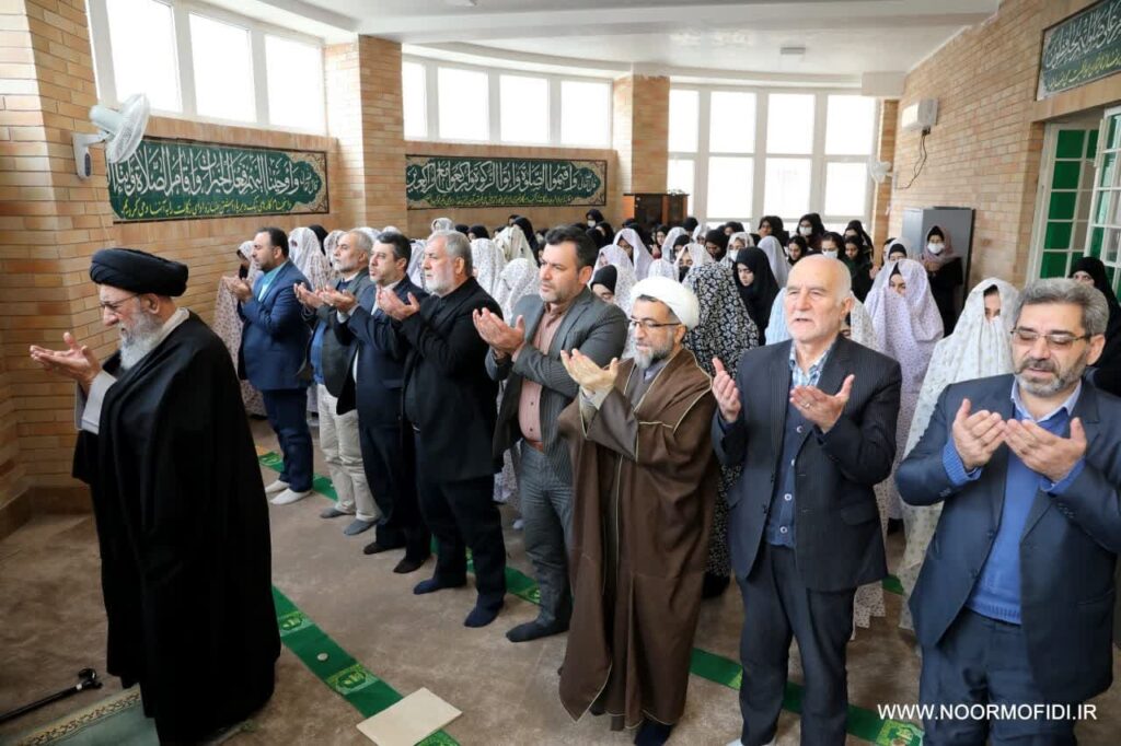 اقامه نماز جماعت ظهر و عصر و گفتگوی صمیمی در دبیرستان دخترانه شهید قندهاری شهرستان گرگان