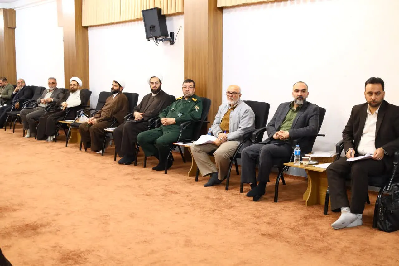 مدير ستاد اقامه نماز استان برگزاري نماز جماعت ظهر و عصر در پايان راهپيامئي روز حماسي 22 بهمن را خواستار شد