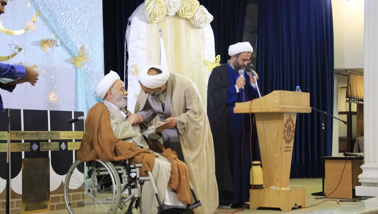گردهمایی اساتید و مبلغان مرکز تخصصی نماز با حضور حجت الاسلام والمسلمین قرائتی برگزار شد