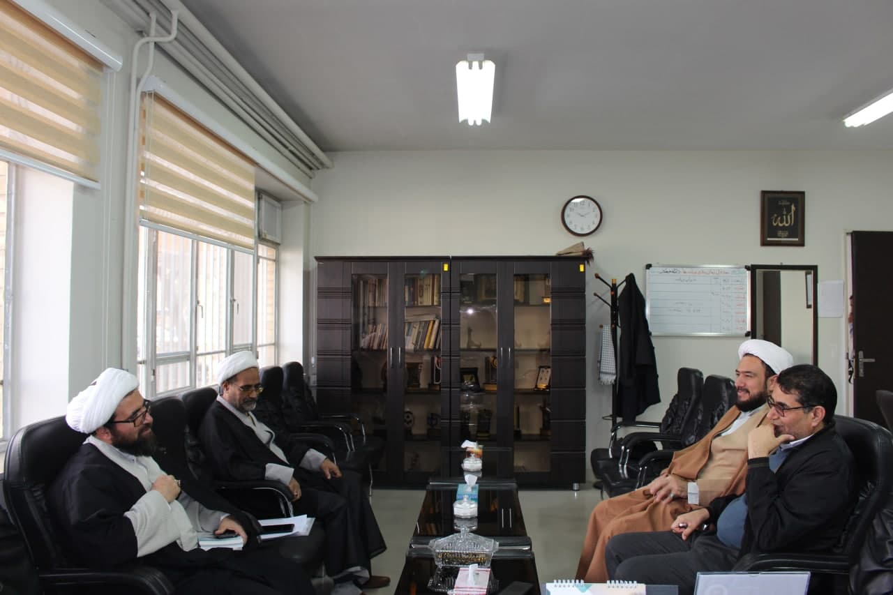 مدیر ستاد اقامه نماز با رئیس دانشگاه فرهنگیان استان مرکزی دیدار کرد