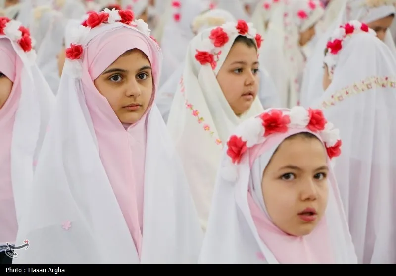 جشن تکلیف بزرگ 1500 نفری دانش آموزان مکلف دختر زنجانی .