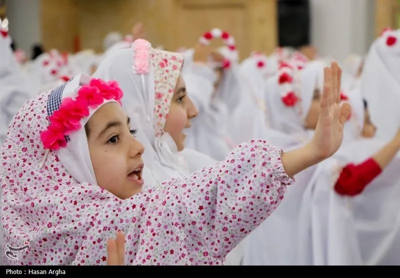 جشن تکلیف بزرگ 1500 نفری دانش آموزان مکلف دختر زنجانی .
