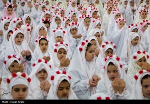 جشن تکلیف بزرگ 1500 نفری دانش آموزان مکلف دختر زنجانی .