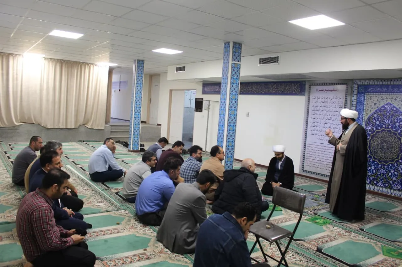 مدیر ستاد اقامه نماز استان با مدیر کل راه و شهرسازی استان مرکزی دیدار کرد
