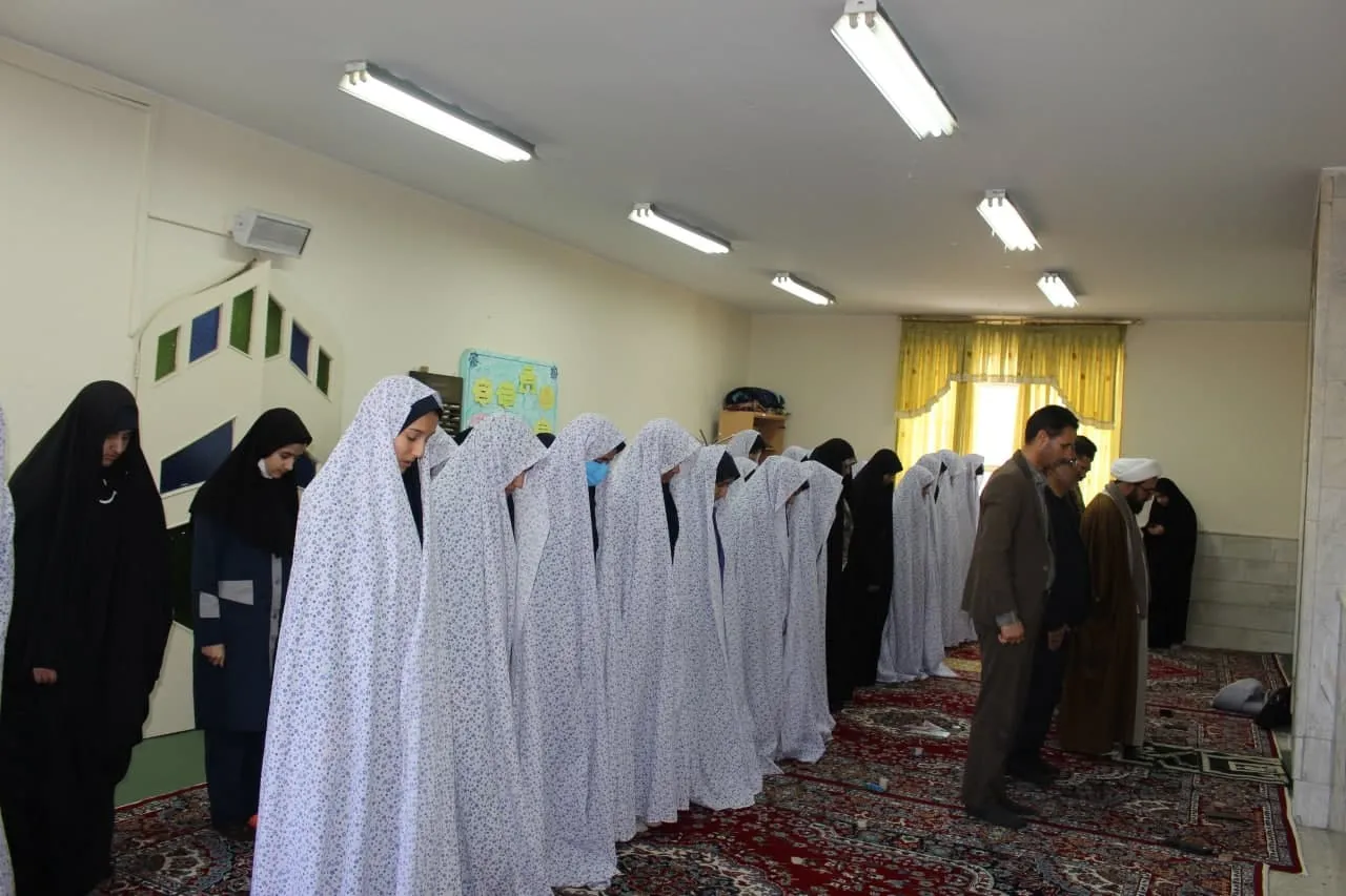 آموزش نماز باید تدریجی و از آغاز کودکی انجام شود