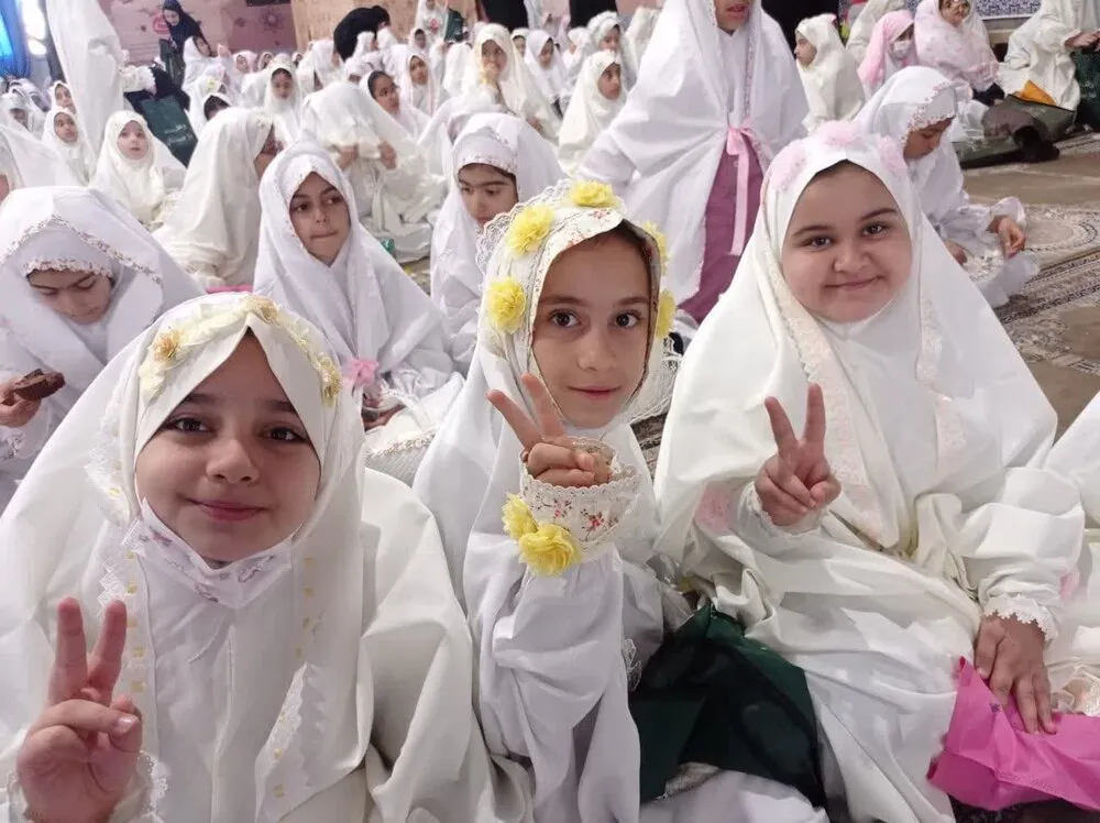 جشن تکلیف ۳ هزار دانش آموز کاشانی برگزار شد