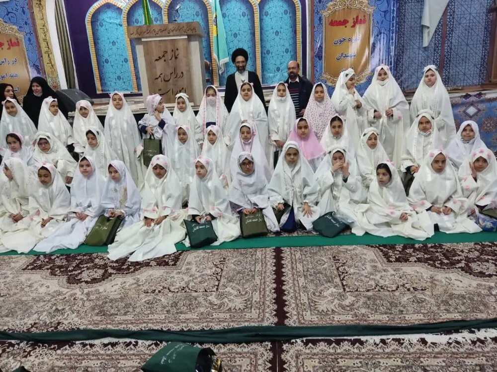 جشن تکلیف ۳ هزار دانش آموز کاشانی برگزار شد
