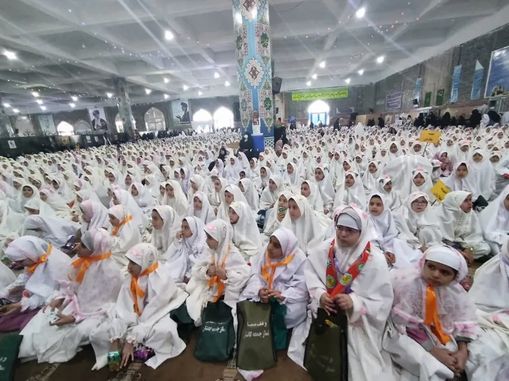 جشن تکلیف ۳ هزار دانش آموز کاشانی برگزار شد