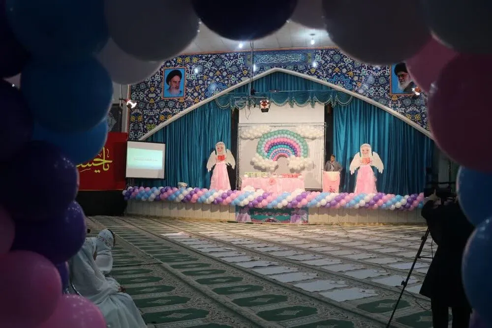 برگزاری آیین جشن عبادت دانش آموزان دختر مدارس غیر دولتی شهرستان خرم آباد